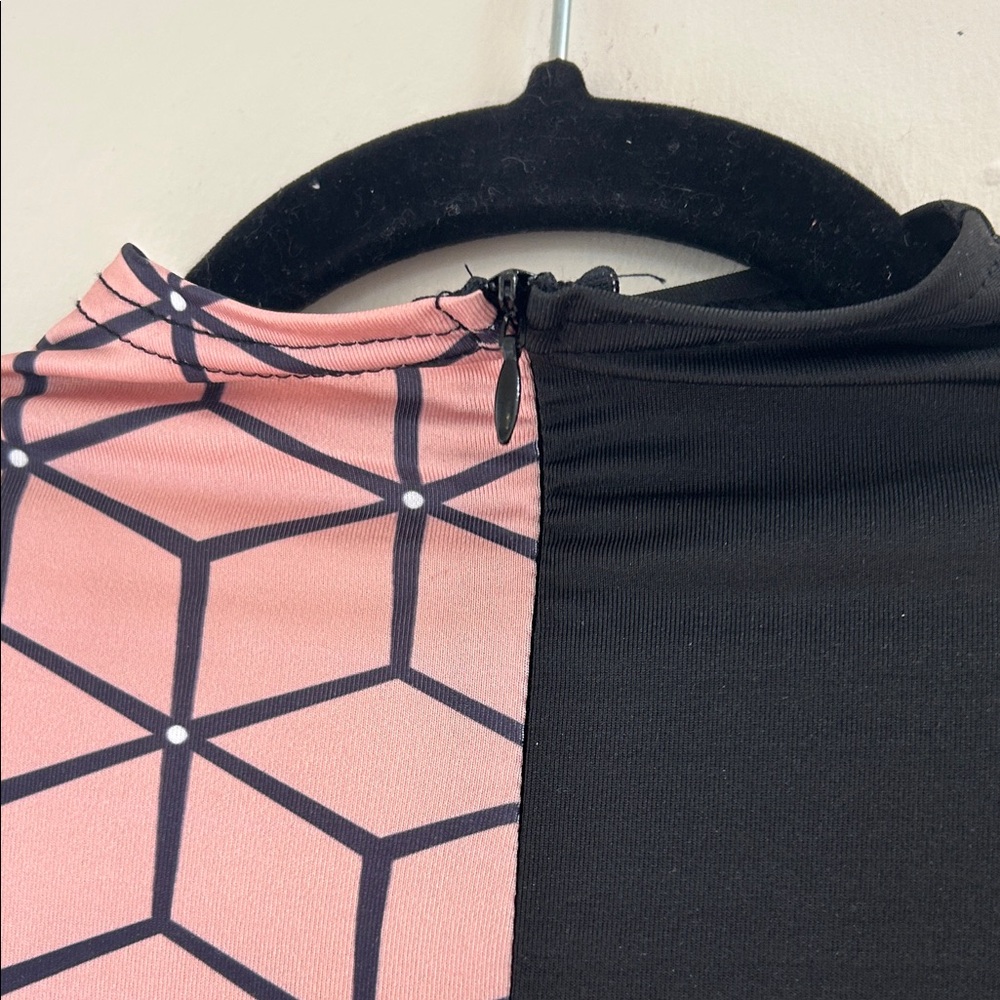 Geometric Pink and Black Jumpsuit 🌹 - Picture 10 of 11